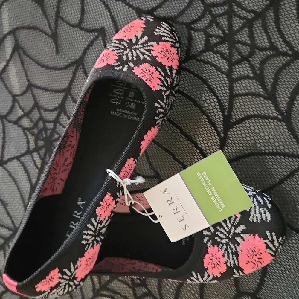 Brand New size 8 flats.